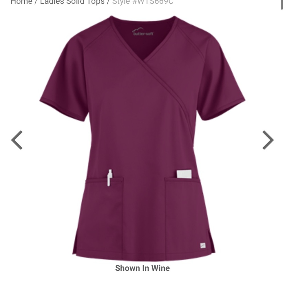 BUTTER-SOFT WINE WRAPPED SCRUB TOP